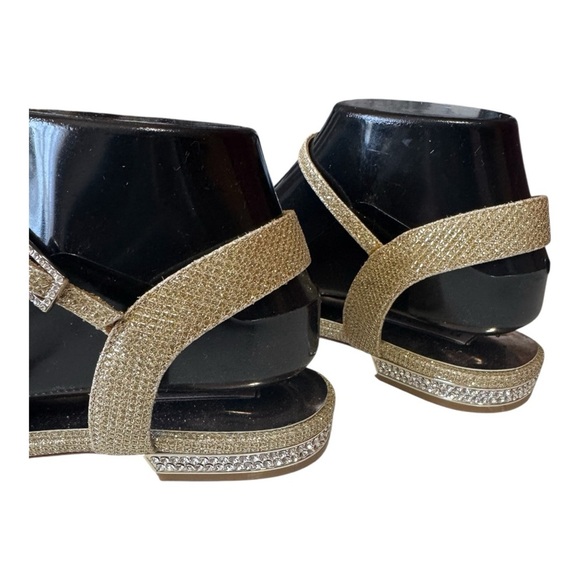BADGLEY MISCHKA Gold Metallic Strappy Sandals Crystal Heel Womens Size 7 NWT - Picture 9 of 12